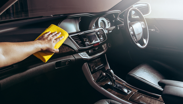 Nettoyage voiture : intérieur et extérieur